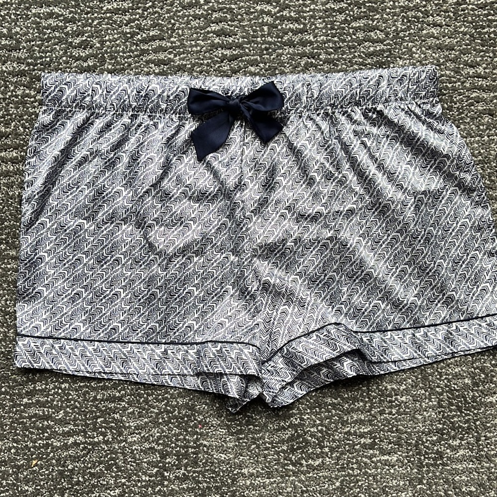 🍳Victoria’s Secret Sleep Lounge Chevron Print Shorts White Blue size Medium